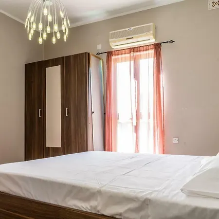 Budget Friendly With Private Roof *