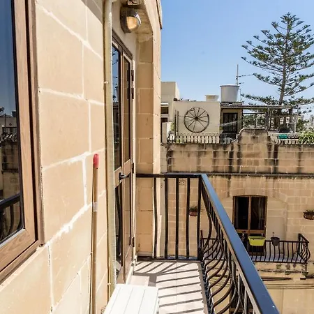 Apartment Budget Friendly With Private Roof
