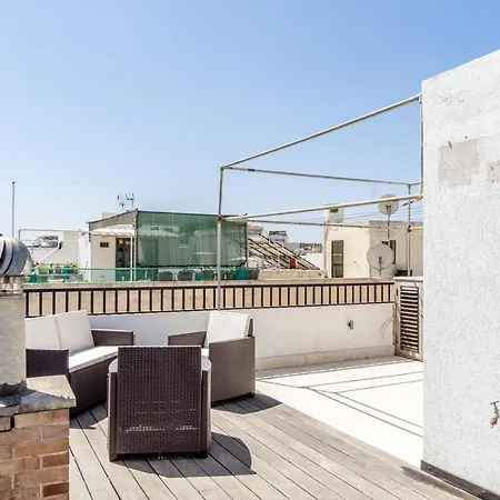 Budget Friendly With Private Roof Apartment